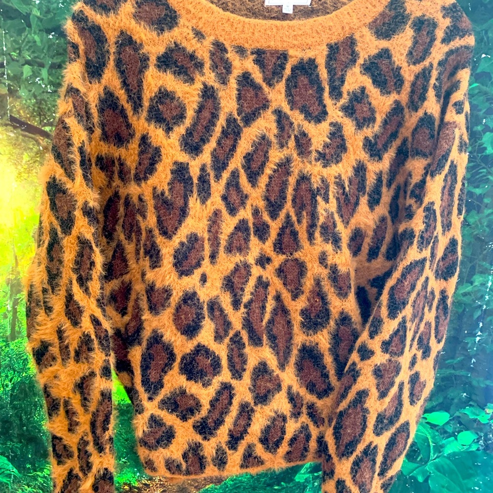 Medium cheetah print fuzzy sweater in cocoa and camel